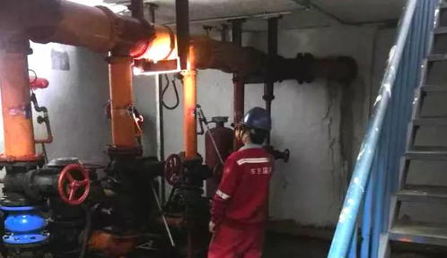 現(xiàn)場(chǎng)巡查交接，守護(hù)生產(chǎn)防線——上海寰宇廣州箱廠卓越班組建設(shè)報(bào)道之一